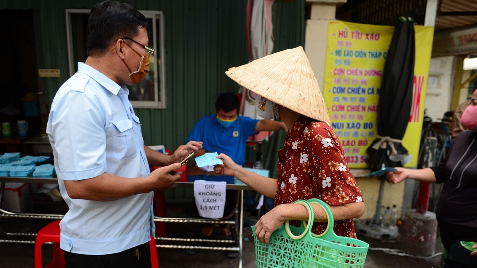 Market in HCM City issues coupons to locals amid COVID-19 fight